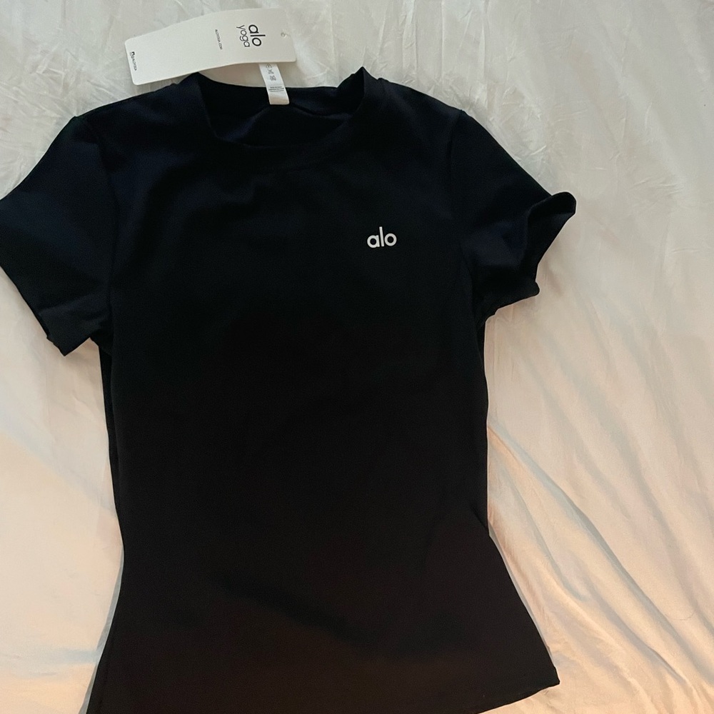 ALO Yoga Black Fitted Sleeve T-Shirt